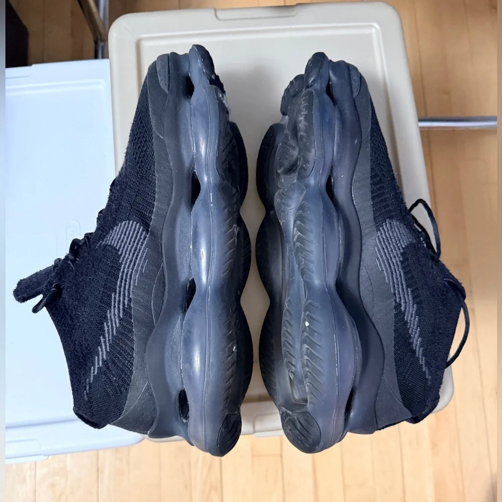 Nike Air Max Scorpion Flyknit Triple Black men’s size 12. - Picture 4 of 5